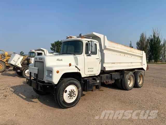 Mack  Tipper trucks