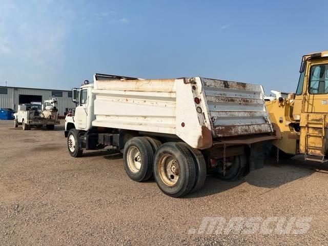 Mack  Tipper trucks