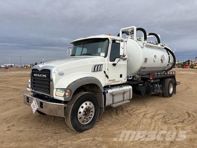 Mack 400 Combi / vacuum trucks