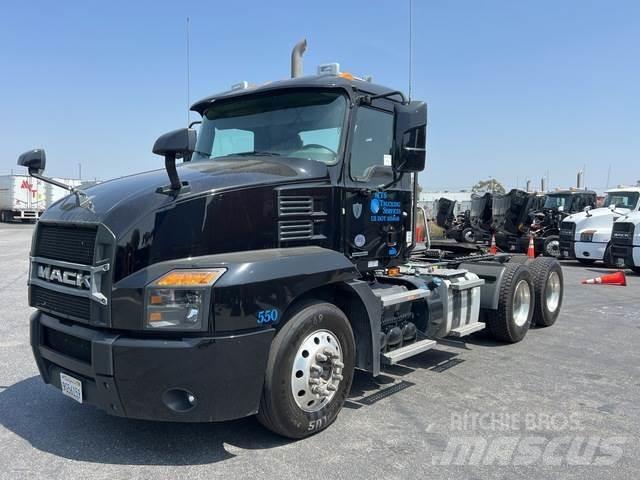 Mack AN64T Tractor Units