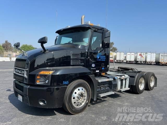Mack AN64T Tractor Units