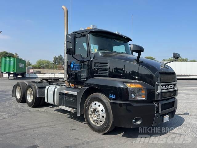 Mack AN64T Tractor Units