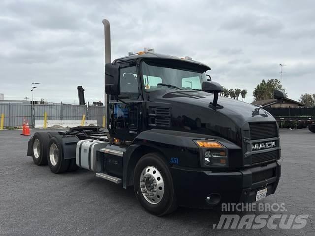 Mack AN64T Tractor Units