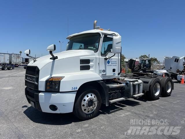 Mack AN64T Tractor Units