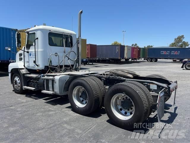Mack AN64T Tractor Units