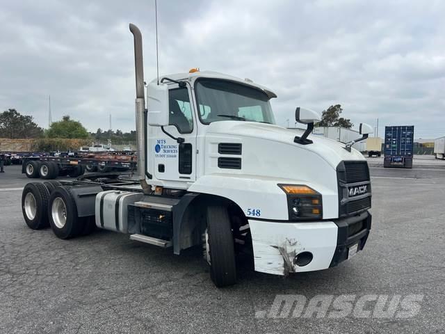 Mack AN64T Tractor Units