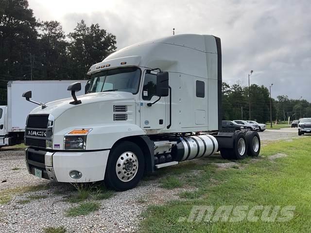 Mack AN64T Tractor Units