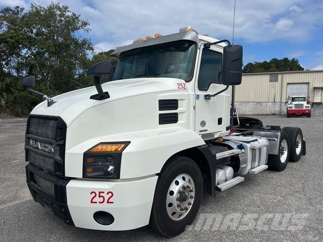 Mack AN64T Tractor Units