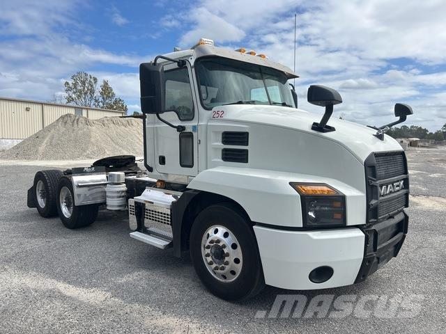Mack AN64T Tractor Units
