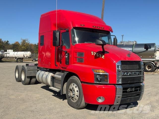 Mack AN64T Tractor Units