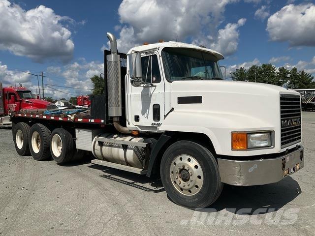 Mack CH 613 Flatbed / Dropside trucks