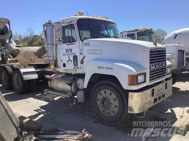 Mack CH613 Tractor Units