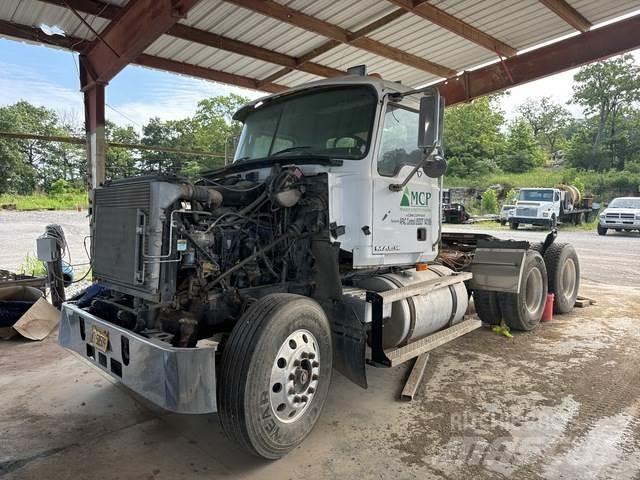 Mack CH613 Tractor Units