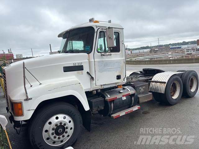 Mack CH613 Tractor Units