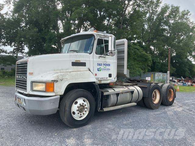 Mack CH613 Tractor Units
