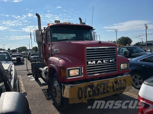 Mack CH613 Tractor Units
