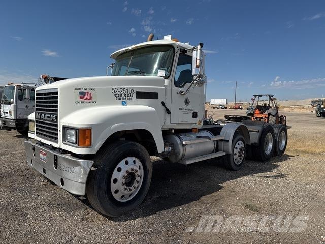 Mack CHN613 Tractor Units