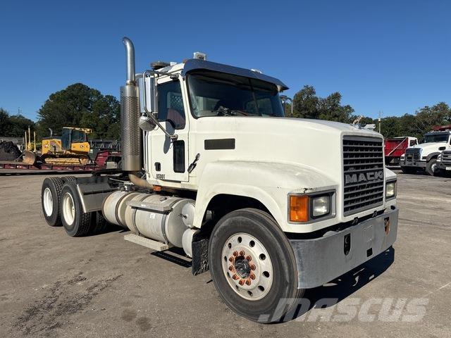 Mack CHN613 Tractor Units