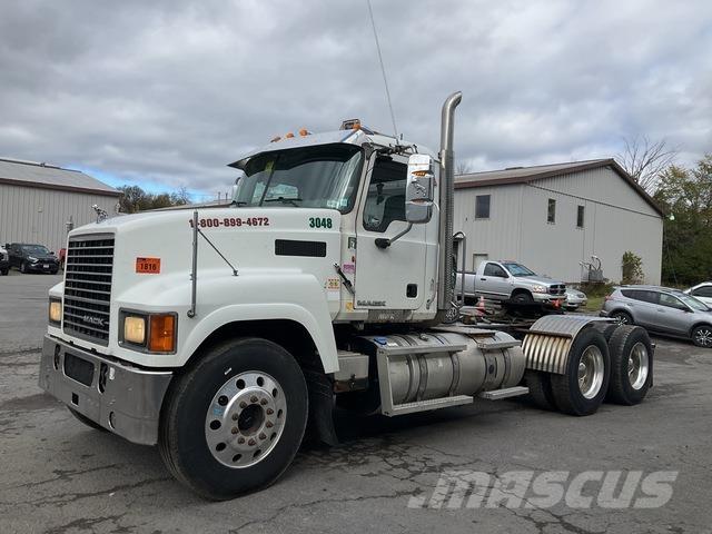 Mack CHU613 Tractor Units