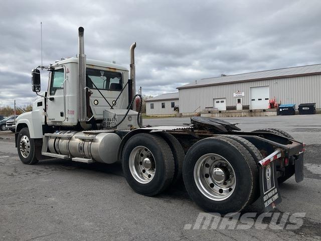 Mack CHU613 Tractor Units