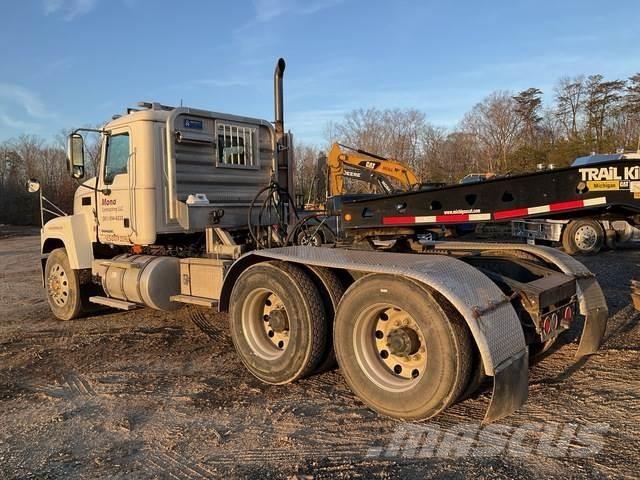 Mack CHU613 Tractor Units