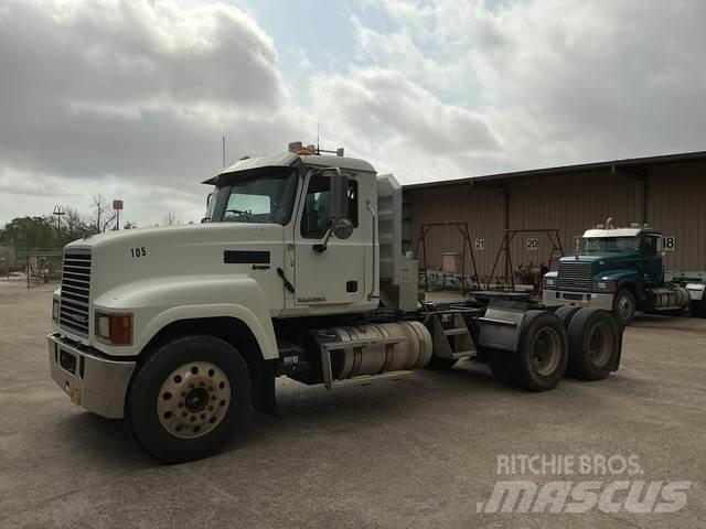 Mack CHU613 Tractor Units