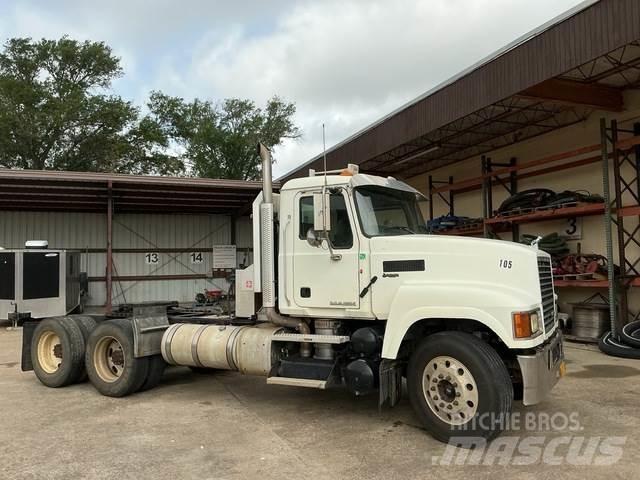 Mack CHU613 Tractor Units