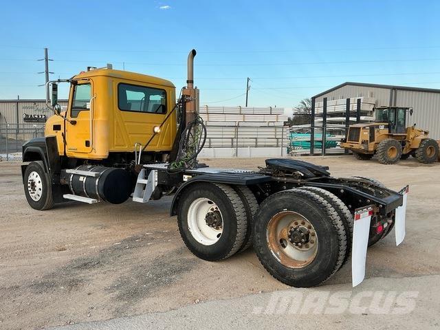 Mack CHU613 Tractor Units