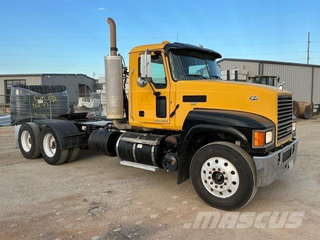 Mack CHU613 Tractor Units