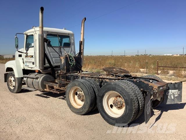 Mack CHU613 Tractor Units