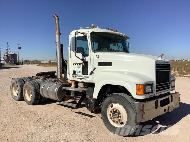 Mack CHU613 Tractor Units