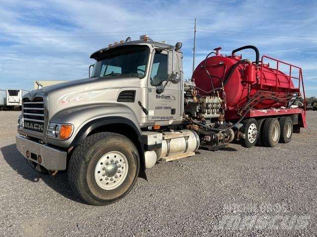 Mack CV713 Construction - Others