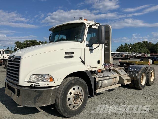 Mack CXN613 Tractor Units
