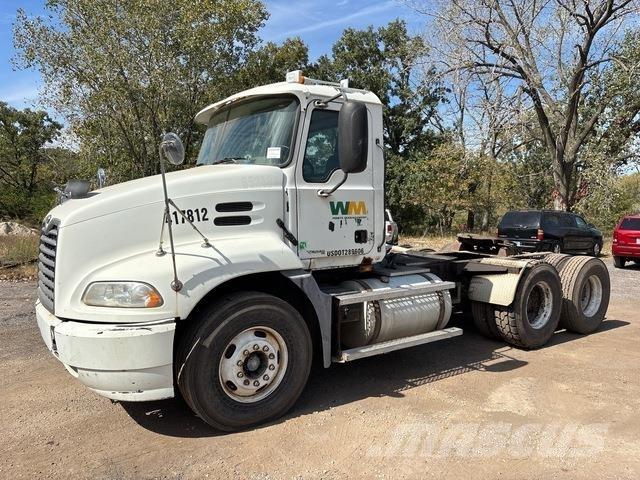 Mack CXN613 Tractor Units