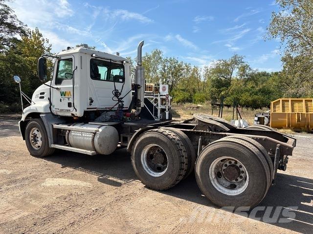 Mack CXN613 Tractor Units