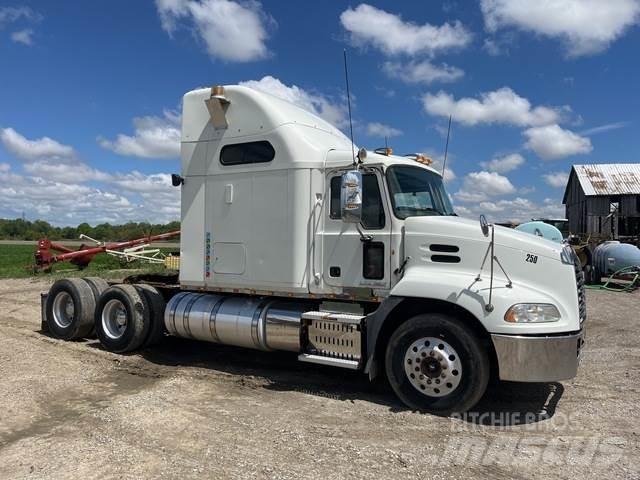 Mack CXU600 Tractor Units
