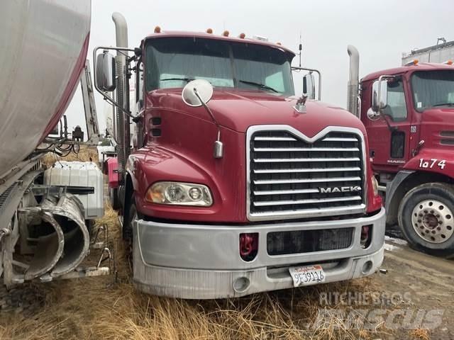 Mack CXU613 Tractor Units