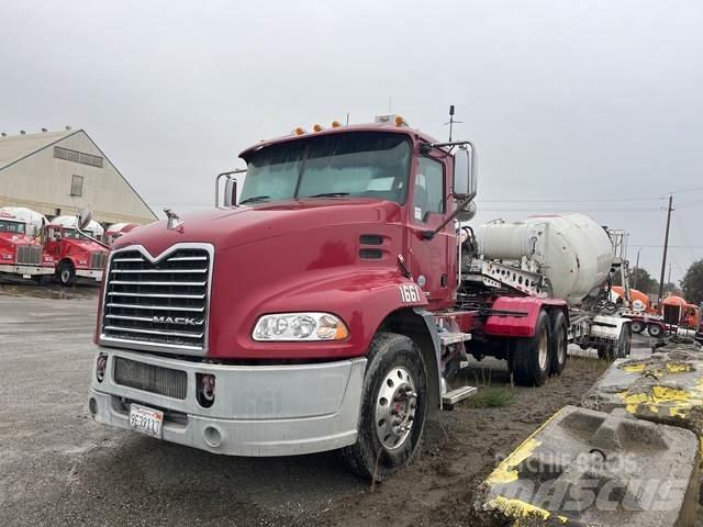 Mack CXU613 Tractor Units