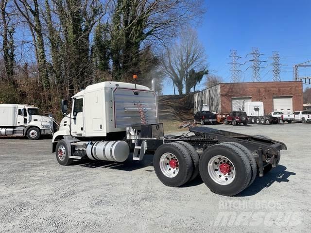 Mack CXU613 Tractor Units
