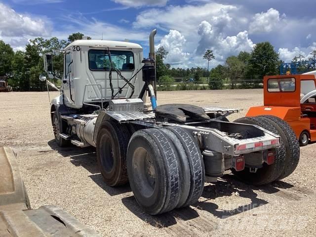 Mack CXU613 Tractor Units