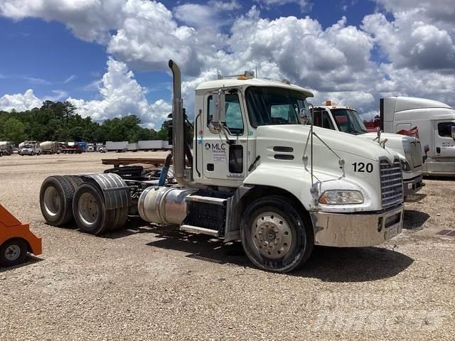 Mack CXU613 Tractor Units