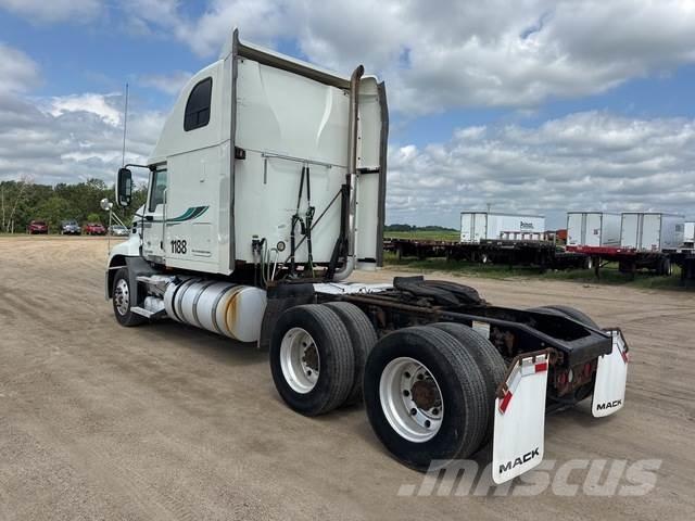 Mack CXU613 Tractor Units