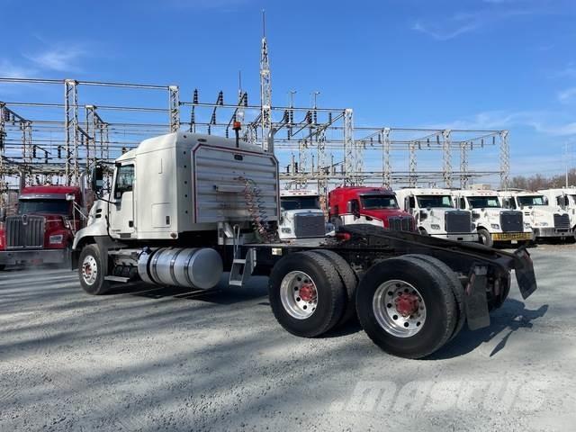 Mack CXU613 Tractor Units