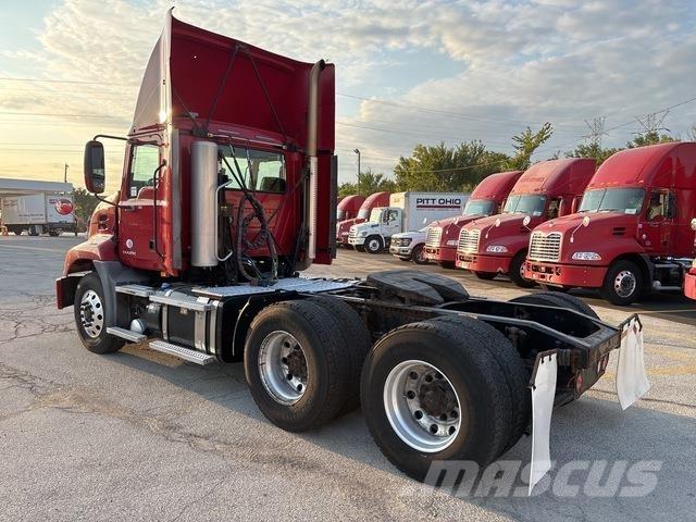Mack CXU613 Tractor Units