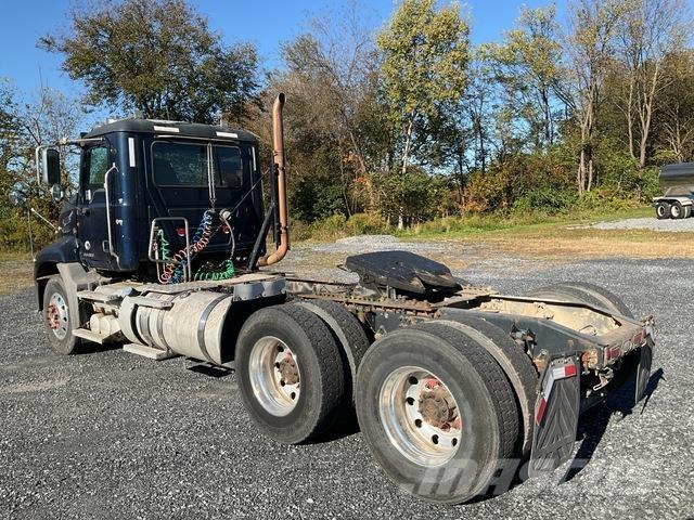 Mack CXU613 Tractor Units