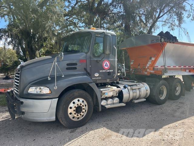 Mack CXU613 Tractor Units