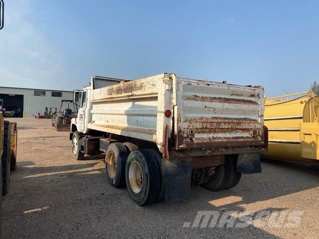 Mack DM686S Tipper trucks