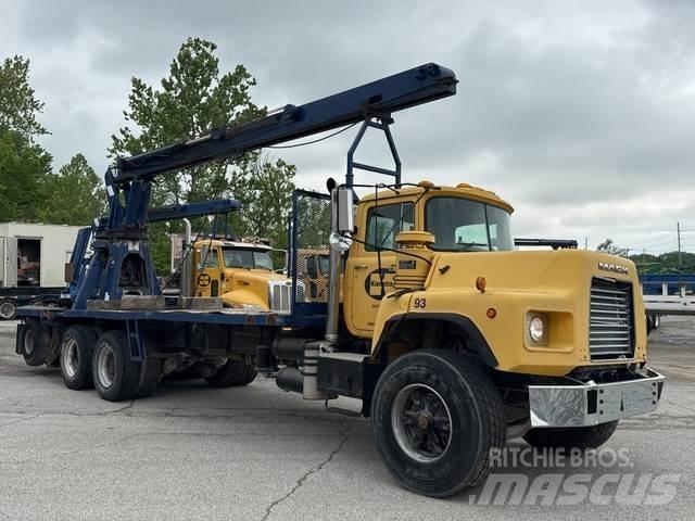 Mack DM688S Other trucks