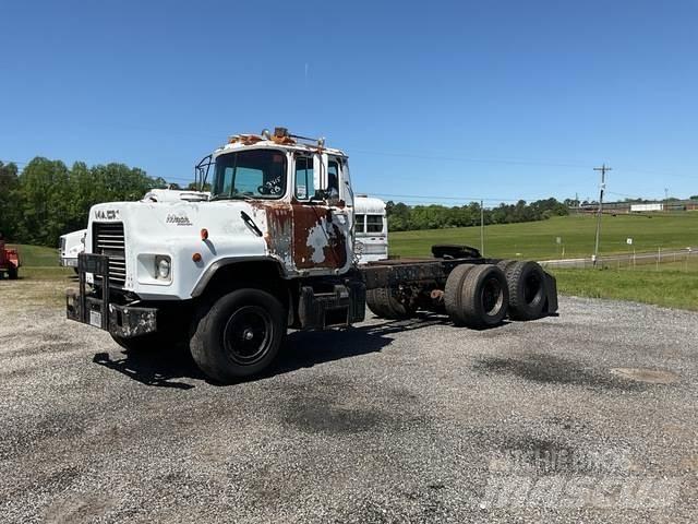 Mack DM690S Tractor Units