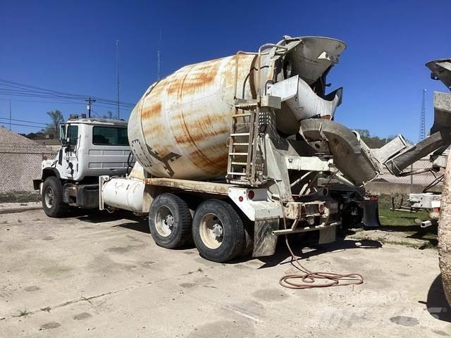 Mack DM690S Other trucks